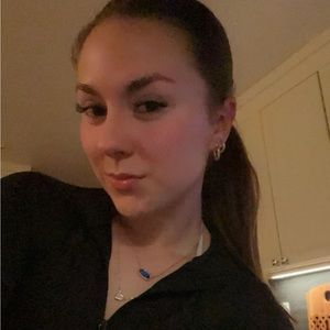 Meet your Posher, Hailey